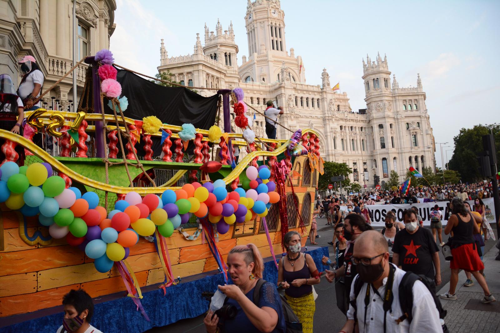Barco dos zapatistas a desfilar em Madrid