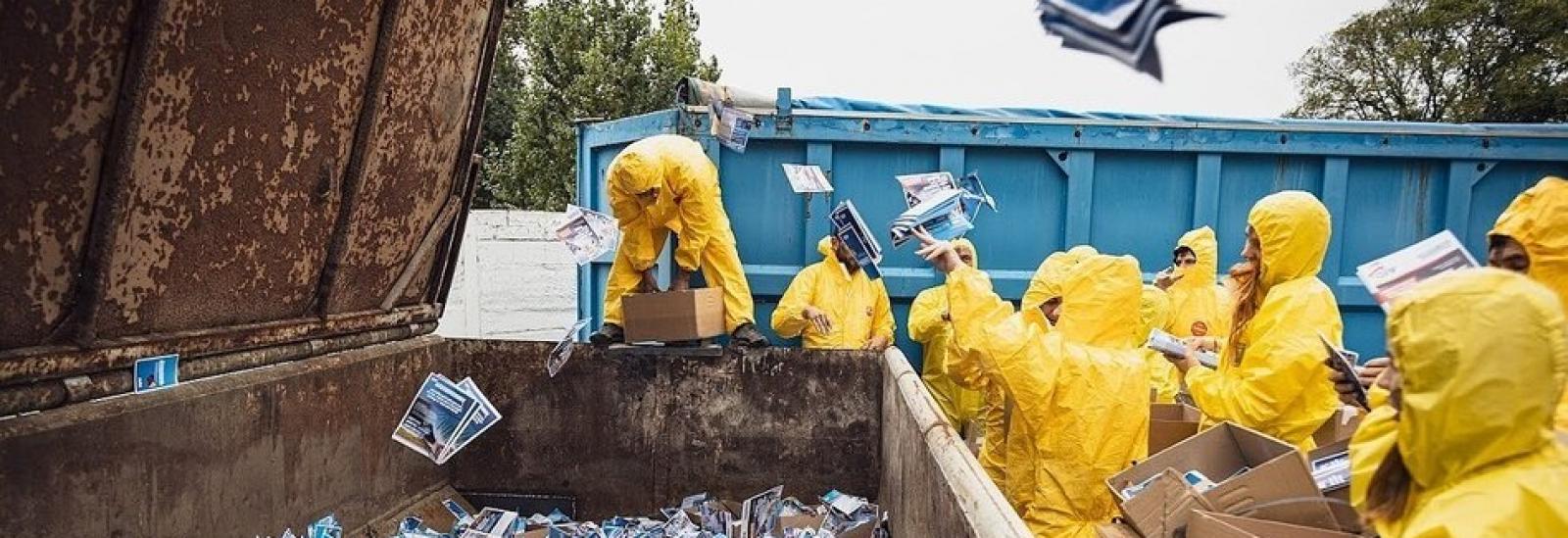 Panfletos da AfD a serem deitados ao lixo