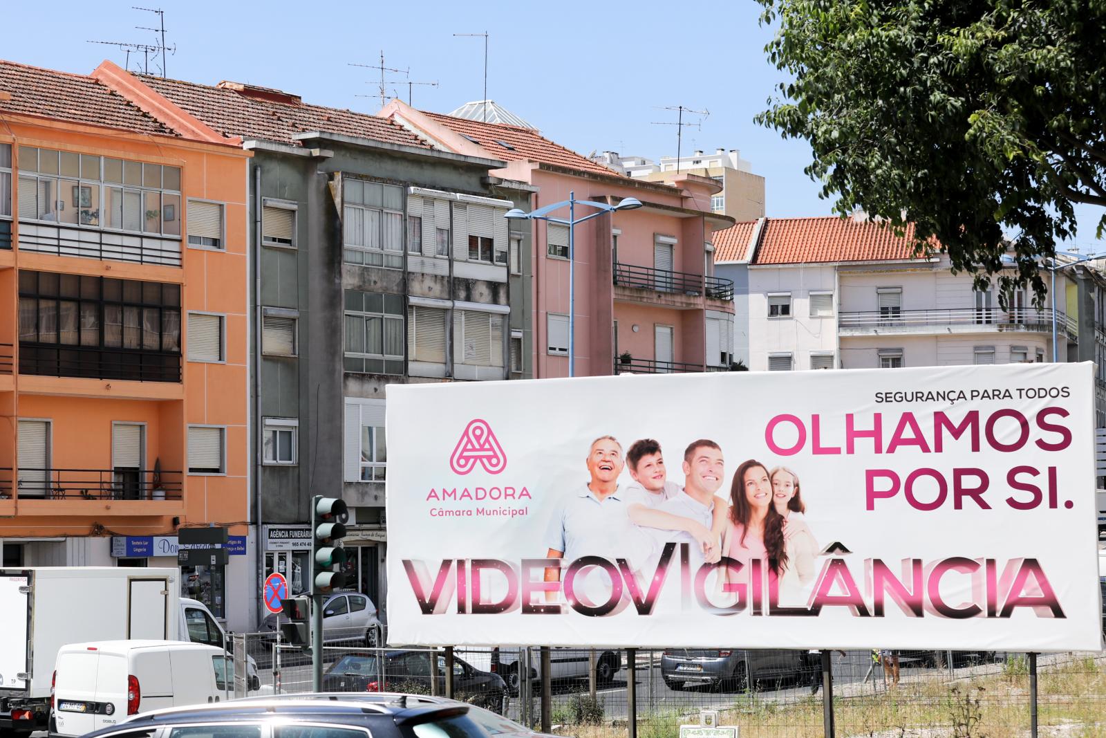 Cartaz a defende videovigilância Amadora 2017