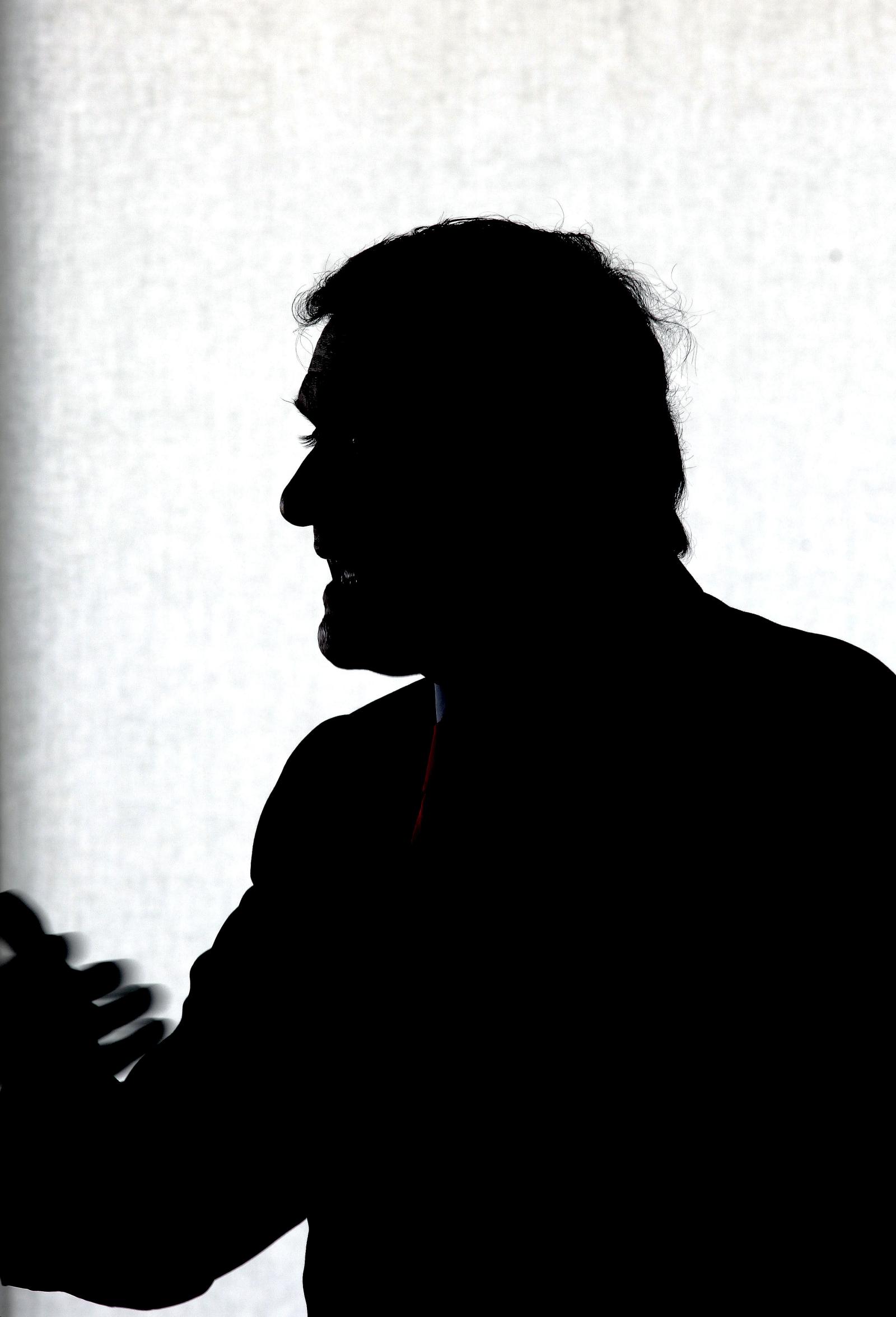 Miguel Relvas, quando era ministro Adjunto e dos Assuntos Parlamentares, durante a cerimónia de apresentação pública do estudo de viabilidade da Rede das Pousadas de Juventude, esta manhã na pousada da Juventude de Almada, 08 de fevereiro de 2013 | LUSA - Inácio Rosa