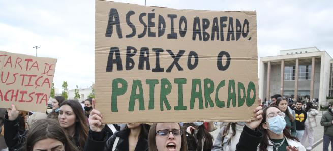 Assédio abafado